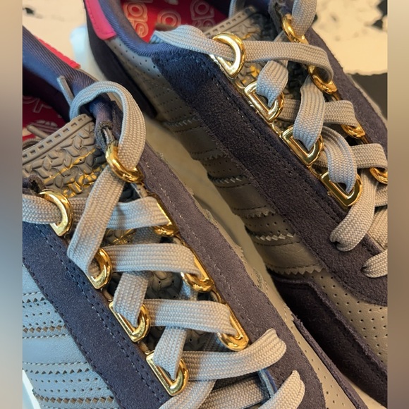 ADIDAS *RETROPY E5* ULTRABOOST WOMENS 9 PINK NAVY TENNIS SHOES RUNNING - Picture 5 of 6